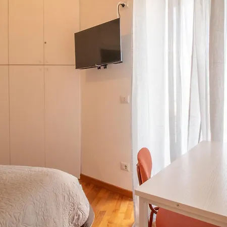 Eagle Nest 게스트하우스 4*