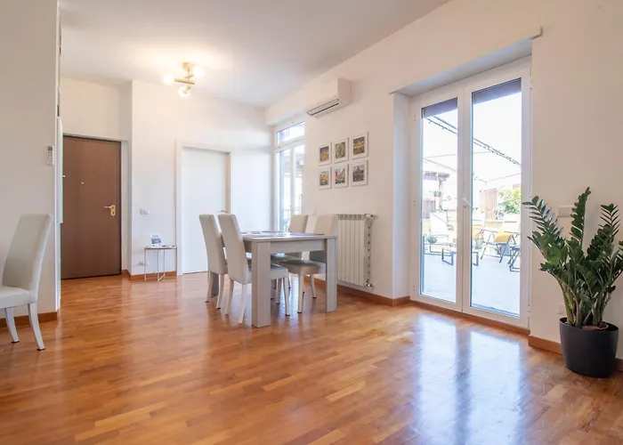 Eagle Nest 게스트하우스 4*